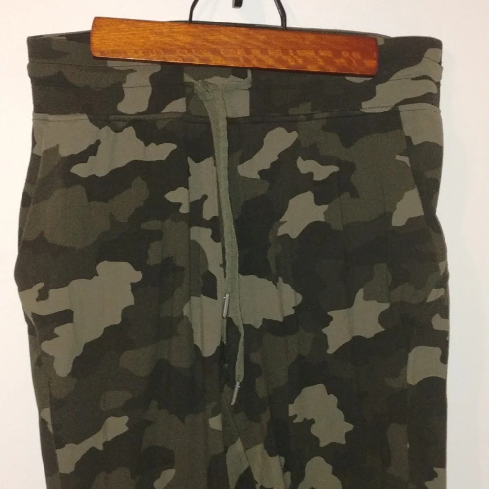 lululemon athletica Ready to Rulu High Rise Jogger. Womens size 8. Green Camo. - Picture 2 of 13